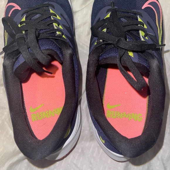 Nike Quest Women’s Sneakers, size 9, gently used - Picture 5 of 7